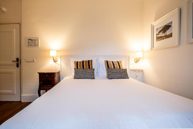 Standard Double Room with Private Bathroom image 4