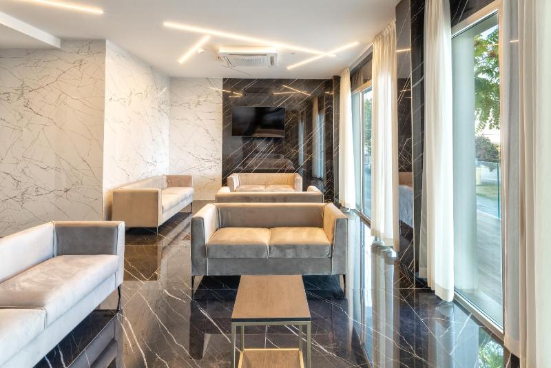 Hotel Mondial - image 18