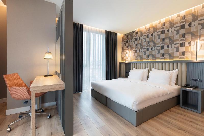 Deluxe Suite image 4