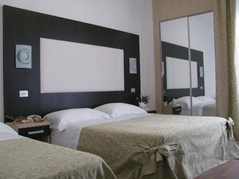Double Room with Terrace image 3