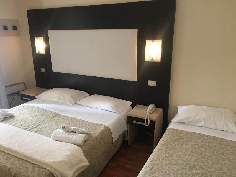 Double Room with Terrace image 2
