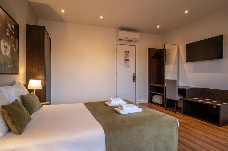 Superior Double Room image 3