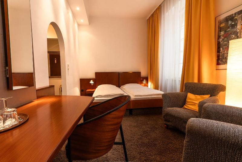 Superior Double Room image 3
