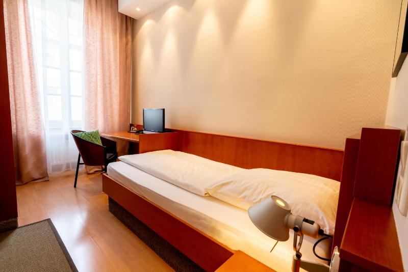 Single Room image 1