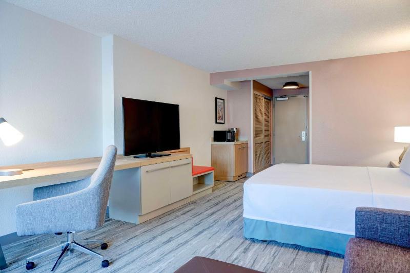King Room with Accessible Tub - Mobility Access image 1