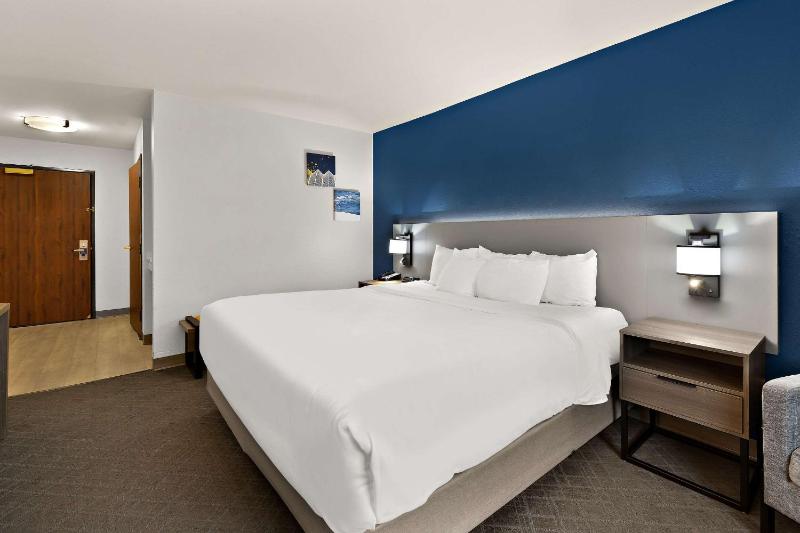 King Room - Accessible/Non-Smoking image 4