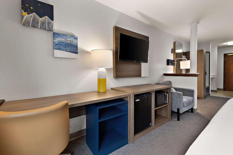 King Room - Non-Smoking image 2