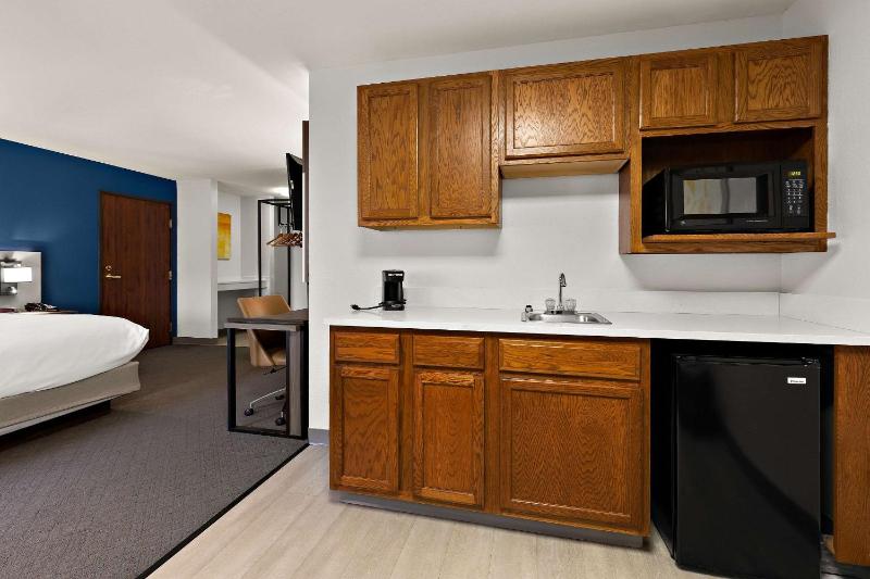 Efficiency King Suite- Non -Smoking image 3