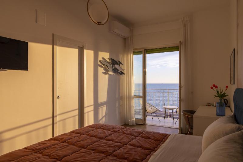 Cas’ A Mare - Beachfront Luxury Suites - image 30