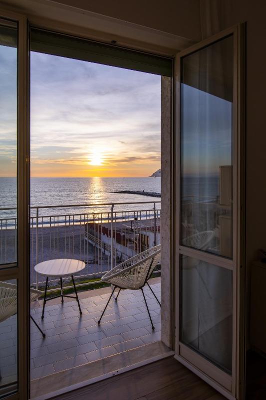 Cas’ A Mare - Beachfront Luxury Suites - image 10