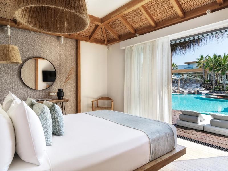 Bungalow with Shared Pool image 1
