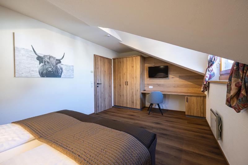 One-Bedroom Apartment image 3