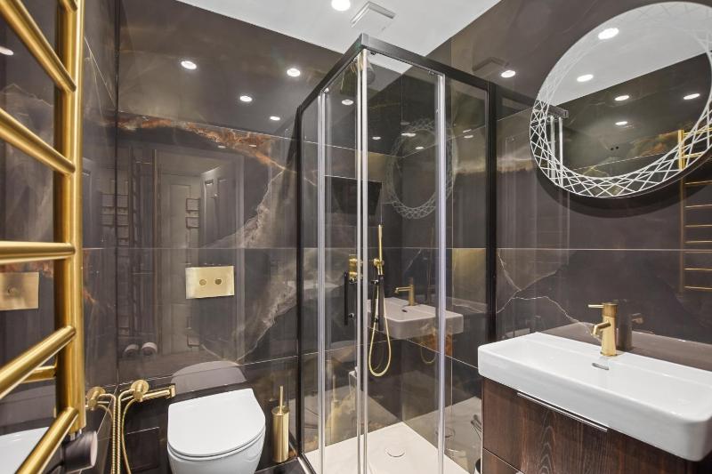 Small Double Room image 4