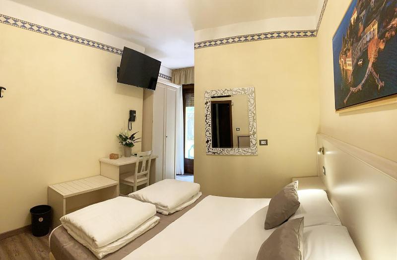 Double or Twin Room - Mountain Side image 3