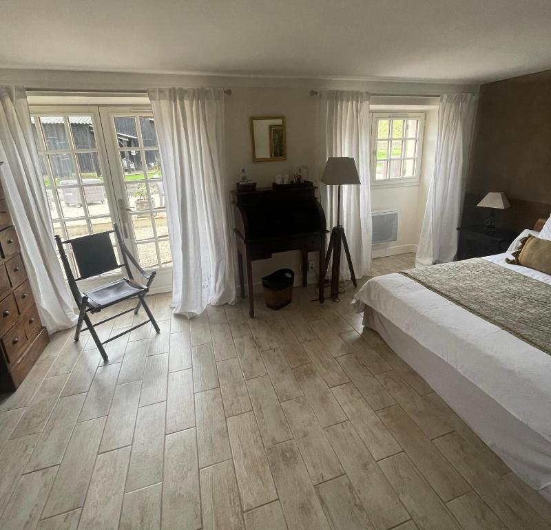 Deluxe Double Room image 4