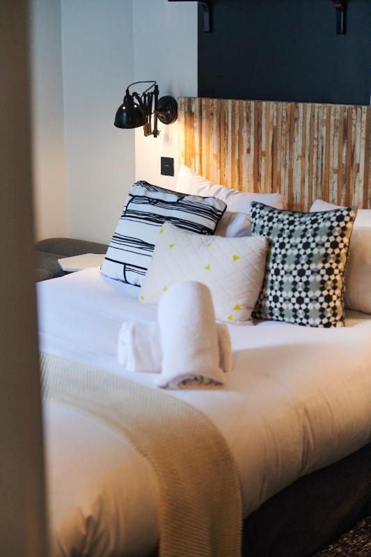 Superior Double Room image 3