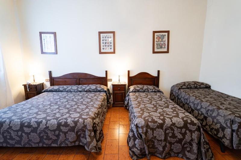 Quadruple Room image 4