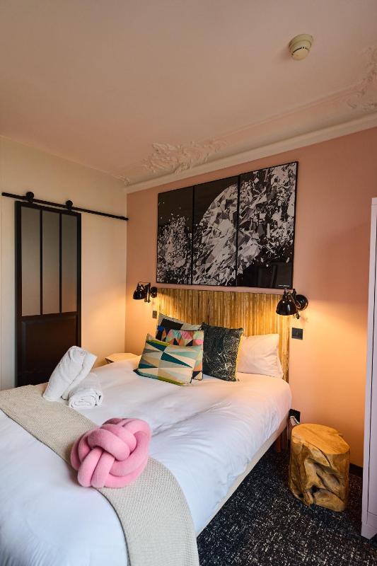 Classic Double Room with air conditioning image 4