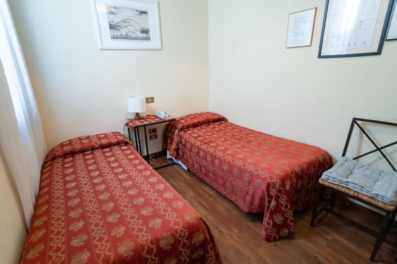 Twin Room with Shared Bathroom image 4