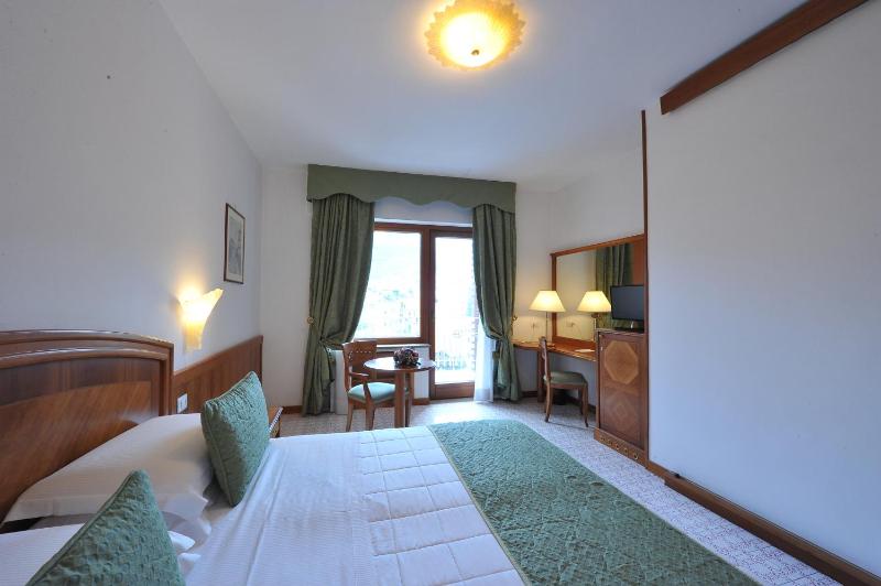 Classic Double or Twin Room image 3