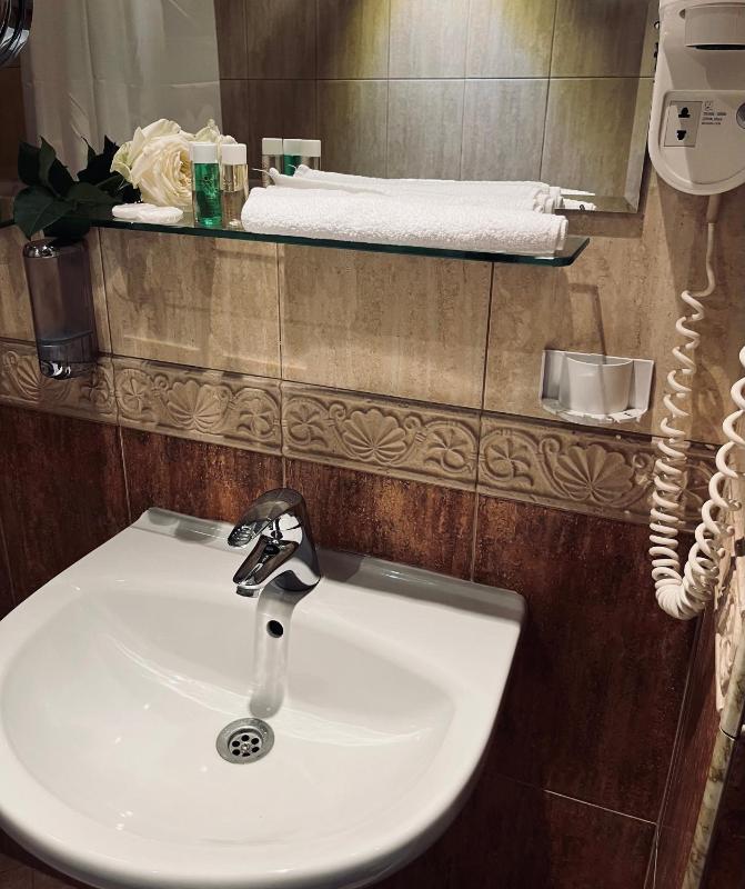 Suite with Bedroom image 4