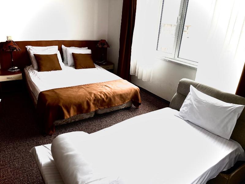 Suite with Bedroom image 2