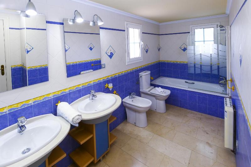 VILADOMAT BEACH - Only Families Villa - image 18