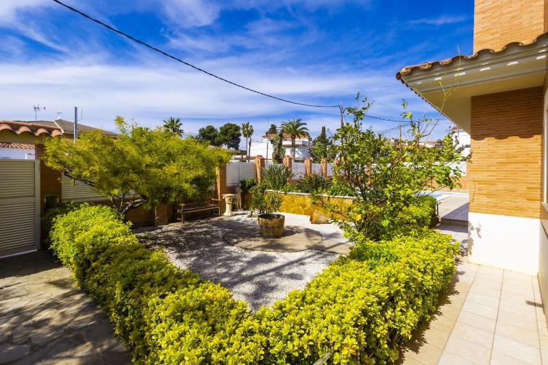 VILADOMAT BEACH - Only Families Villa - image 3