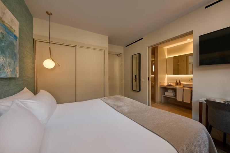 Standard Room image 4