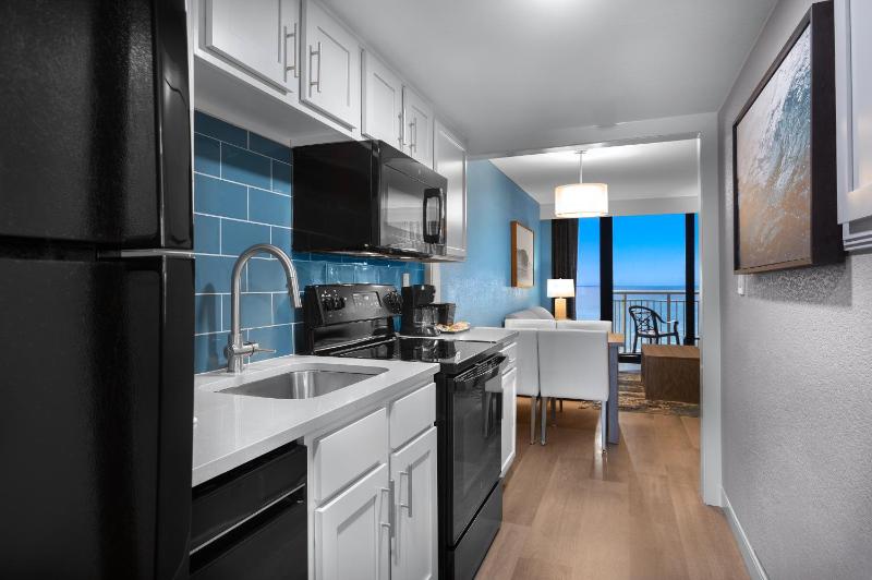 Sailfish Oceanfront Deluxe One Bedroom Suite image 3