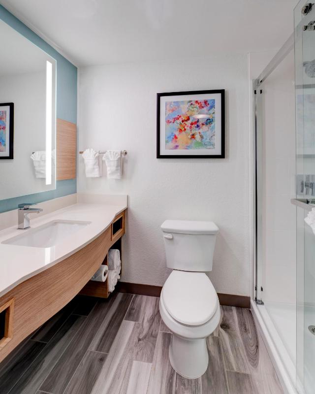 King Room image 2