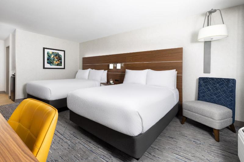 Standard Room with Two Queen Beds image 3