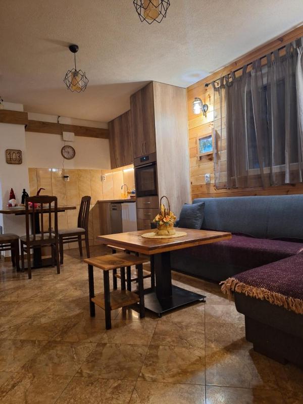 Apartment with Mountain View image 1