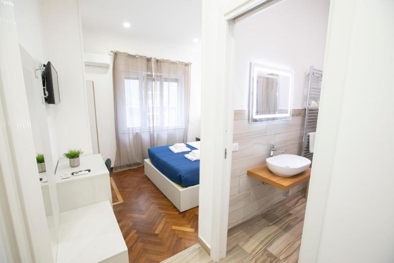 Double Room with Private Bathroom image 1
