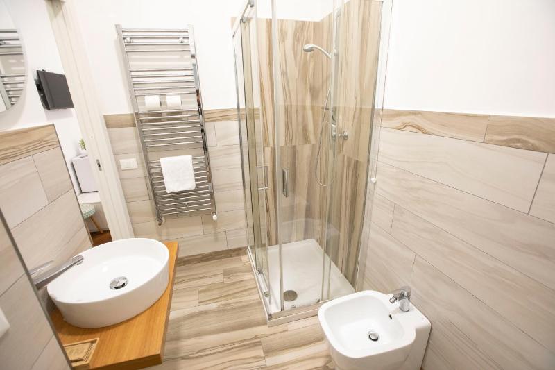 Double or Twin Room with Private Bathroom image 4