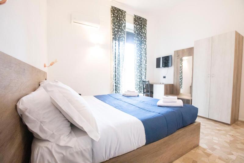 Double Room with Balcony image 3