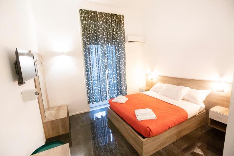 Double Room image 3