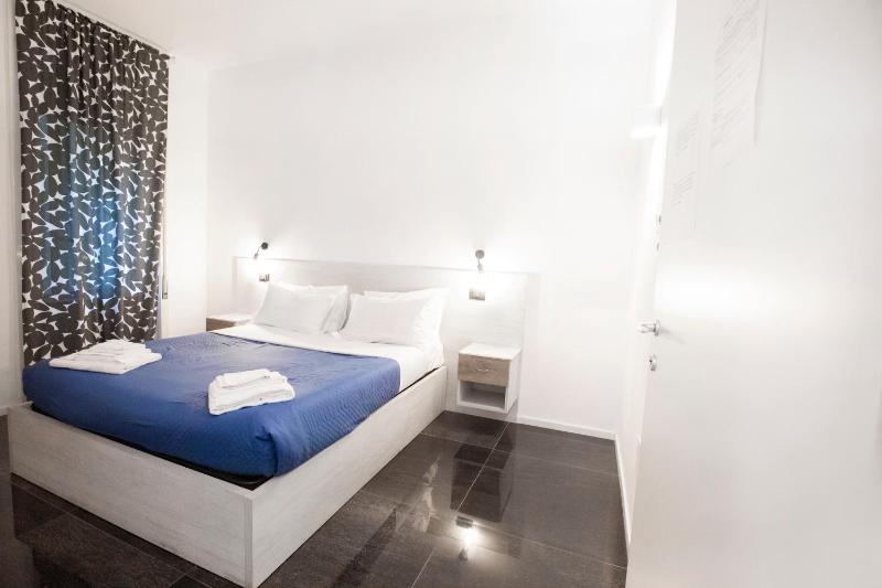 Double Room image 3