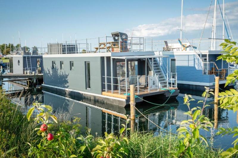 Hausboot Rán mit Dachterrasse in Kragenæs auf Lolland/DK Images