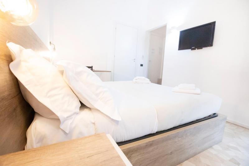 Deluxe Double or Twin Room with City View image 1