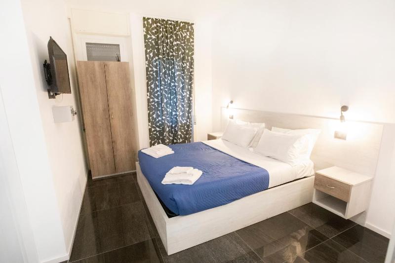 Double Room image 4