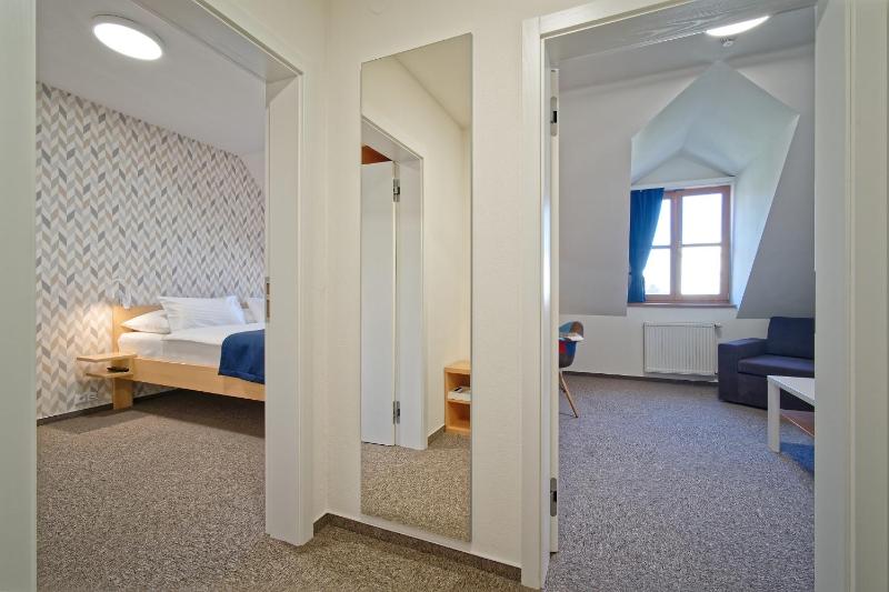 Deluxe Suite image 4