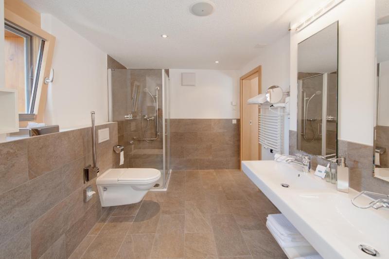 Deluxe Double Room with Matterhorn View image 2