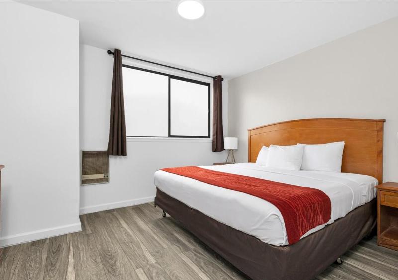 King Room - Non-Smoking image 4