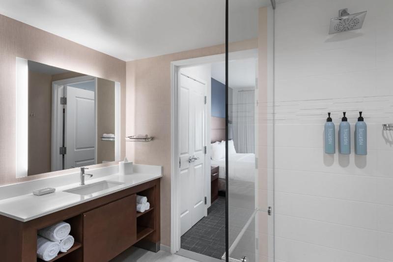 1 Bedroom Suite, 1 King, Water view image 2