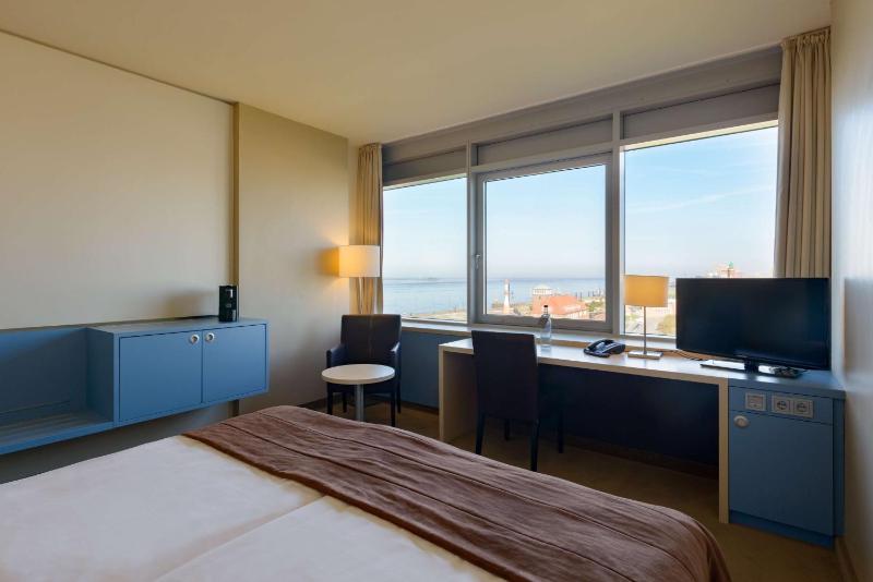 Comfort Plus Room with side Weser View image 2