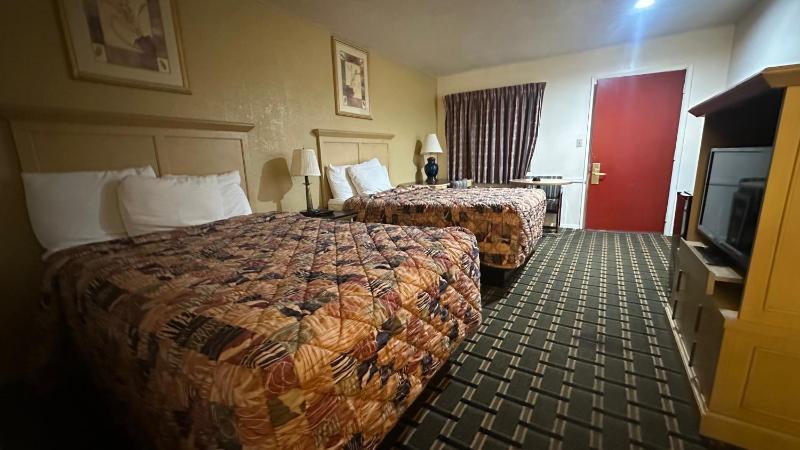 Double Room with Two Double Beds image 3