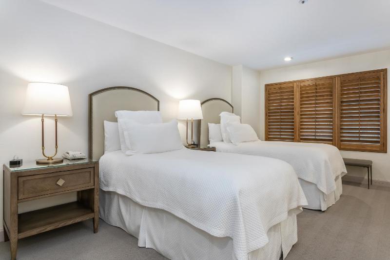 King Room image 4