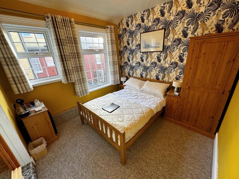 Small Double Room image 1