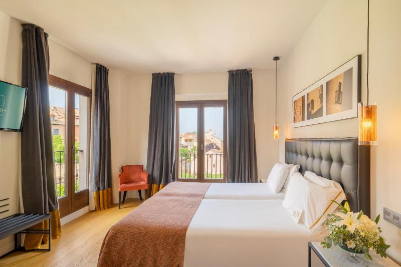 Superior Double or Twin Room image 3